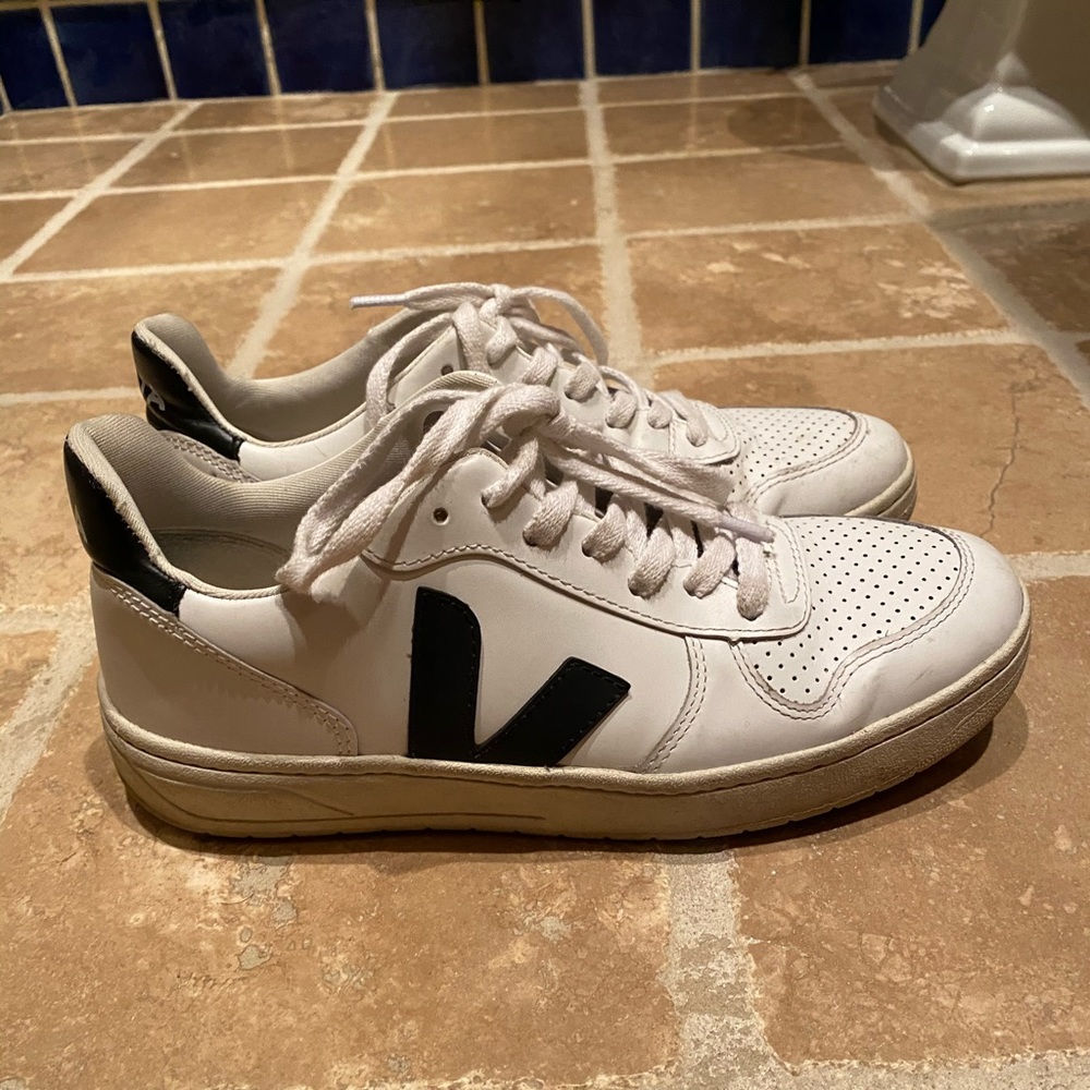 Veja V-10 LEATHER WHITE BLACK